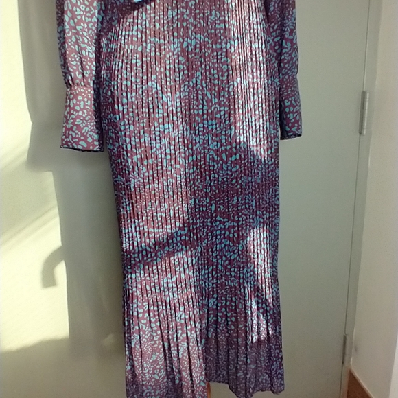 POLY PLEATED SECRETARY DRESS - Picture 8 of 11